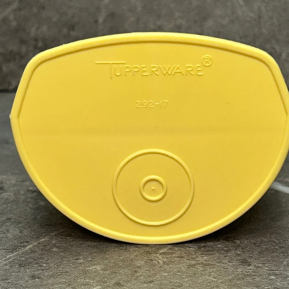 Vintage Tupperware Yellow Flour Sugar Scoop 292-17 Retro Kitchen Tool